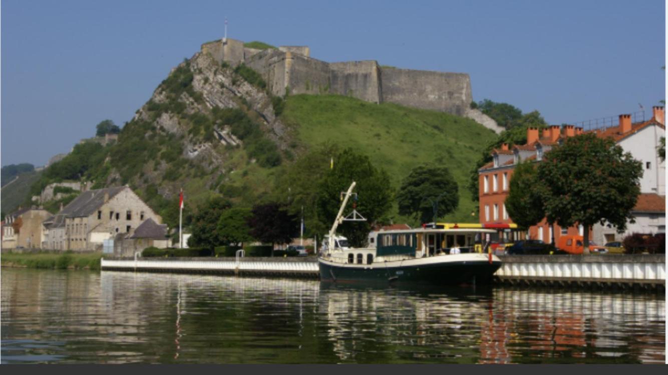 Le Repos De La Meuse Apartment จิเวต์ ภายนอก รูปภาพ